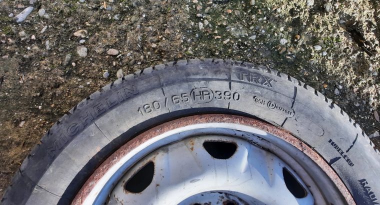 Auto gume
